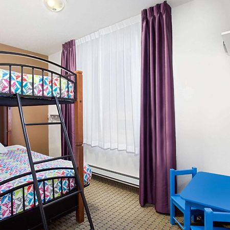 Ramada By Wyndham Red Deer Hotel & Suites Esterno foto