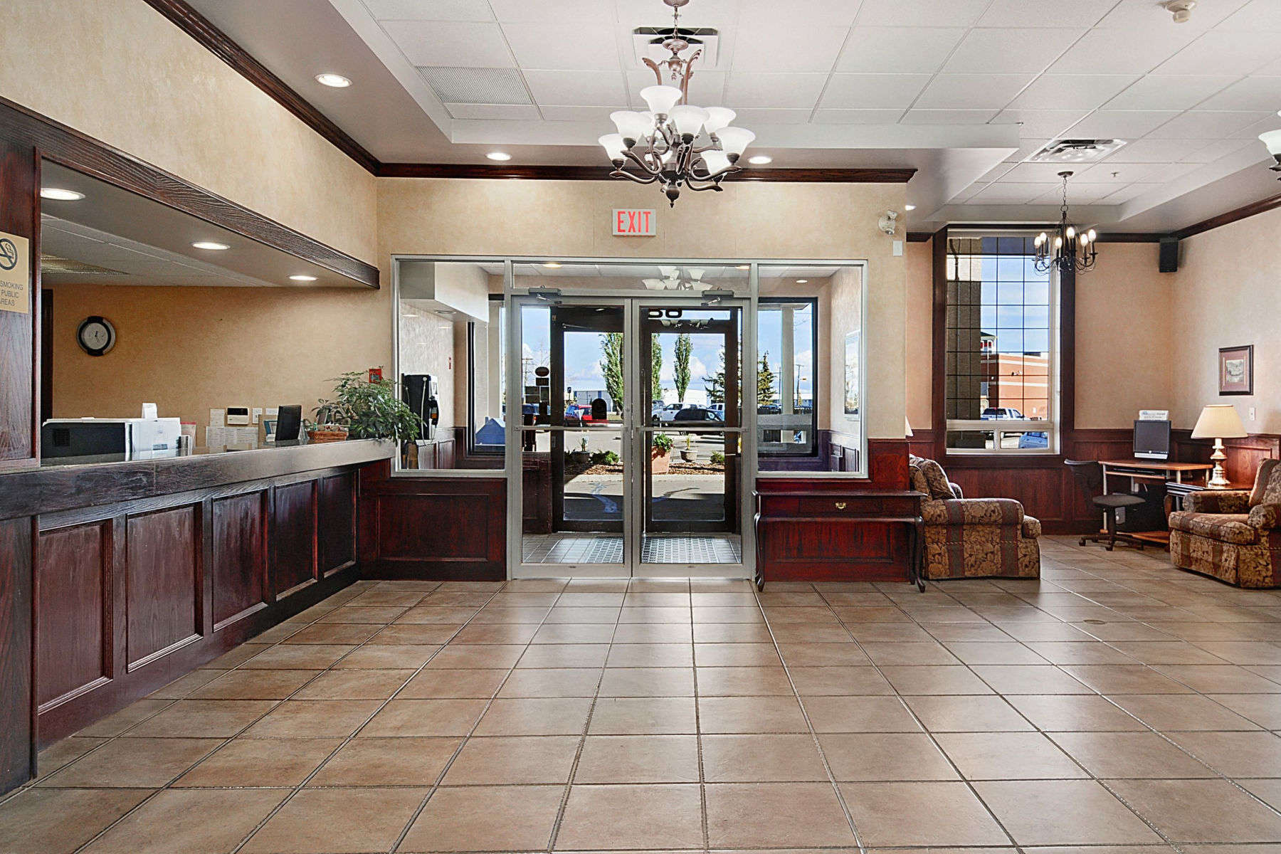 Ramada By Wyndham Red Deer Hotel & Suites Esterno foto